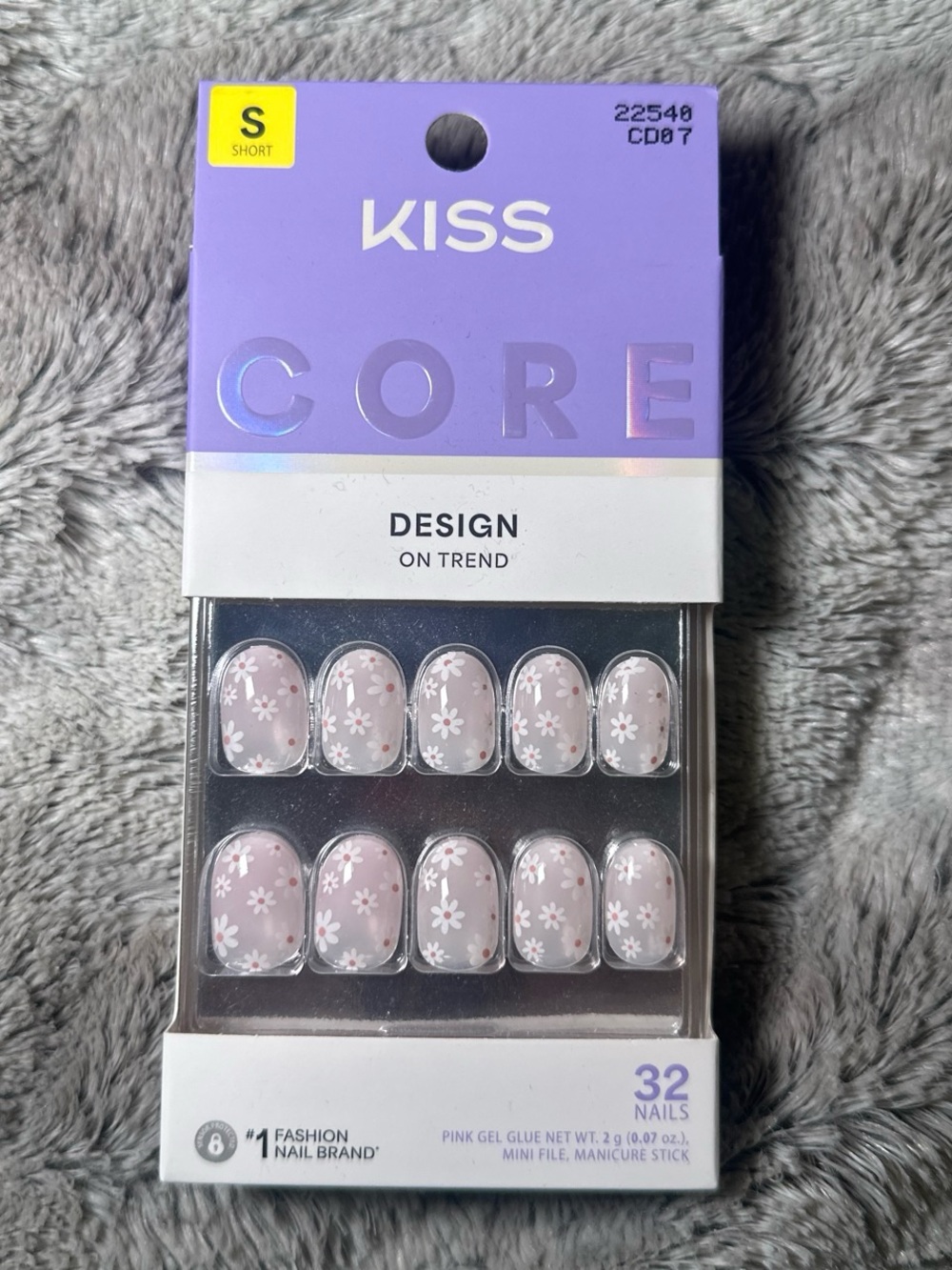 BRAND NEW Kiss Core design short flower glue press-on nail set